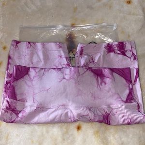 New Tie-dye scrunch shorts